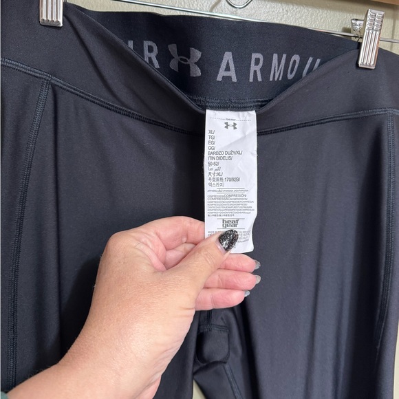 Under‎ Armour Cropped Track Pants, Size XL - Picture 3 of 3